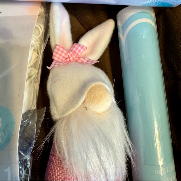 NWT. Easter decor lot! Balloons, cookie cutters & decor! - Picture 8 of 11